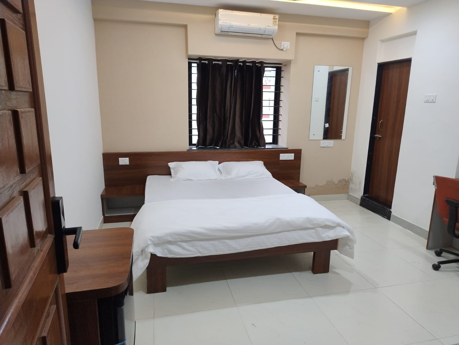 DatsunG Studios  Survey Number 235, Viman Nagar | Double Bed Room